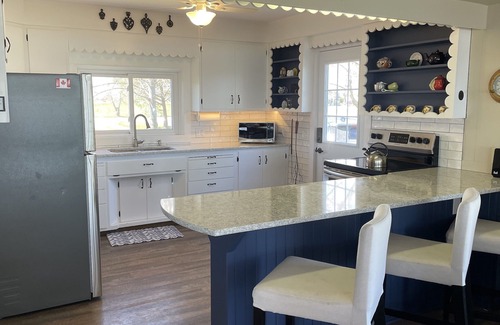 Wheatley Cottage | The Douglas Family Cottage - Perfect Waterfront Getaway with Large Beach