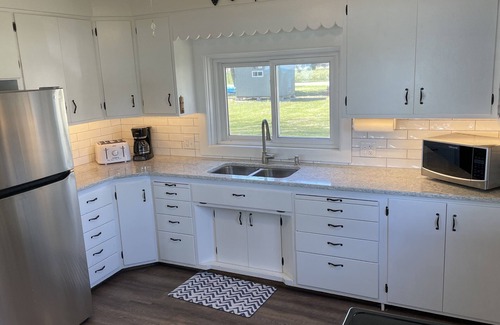 Wheatley Cottage | The Douglas Family Cottage - Perfect Waterfront Getaway with Large Beach