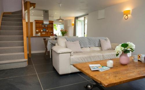 Llandygwydd House | The Dovecote Llechryd