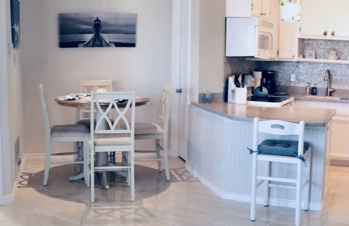 Corpus Christi Condo | "The Dover" ~ a glimpse of the sea Resort-style condo