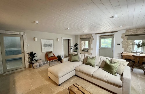 Brimpsfield House | The Dovetail - Cotswold Living