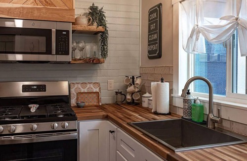 Prescott House | The Downtown Aubrey House Unit A