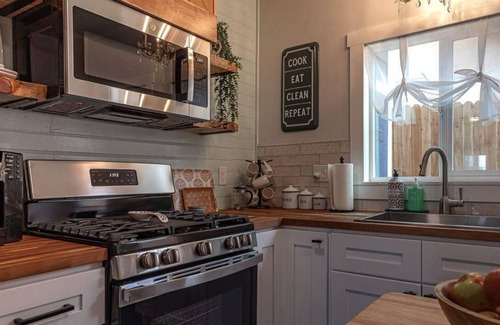 Prescott House | The Downtown Aubrey House Unit A