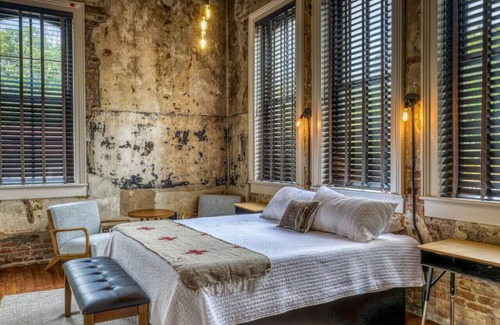 Brenham Hotel | The downtown Brenham Schoolhouse Hotel, Room C