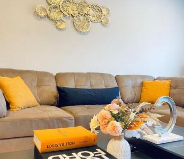 Northwest Edmonton House | The Downtown Oasis - A Spacious Family Friendly 3 Bedroom House Close to Everything