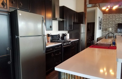 Lake Geneva House | THE DOWNTOWNER.Largest House on Main St. 14 Beds, Sleeps 20