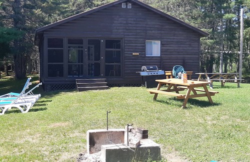 Blackville Cabin | The Dr Keenan cottage 2 bedroom 2 bath. Sleeps 6 Full kitchen.screened porch