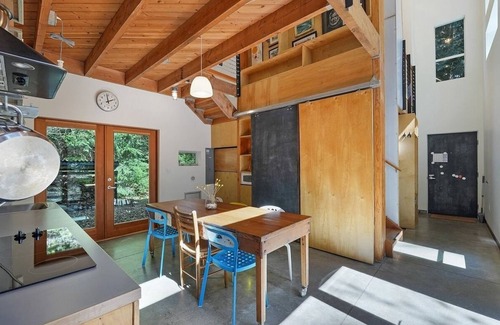 Anacortes Cabin | The Dragonfly - so pet friendly we don't charge pet fees!