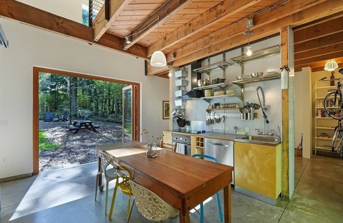 Anacortes Cabin | The Dragonfly - so pet friendly we don't charge pet fees!