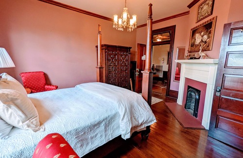 Buena Vista Hotel | The Drane Room at The Town House Inn in charming Buena Vista, Ga