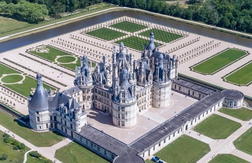 Mont-pres-Chambord House | The dream catcher: unusual experience with swimming pool 10 minutes from Chambord / Cheverny