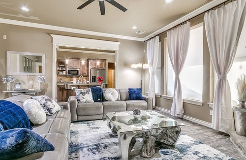 Wheatland House | The Dream Cove/Spacious 5-bedroom, 5 bathroom home with pool/hot tub/game room