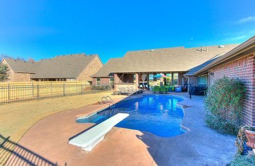 Wheatland House | The Dream Cove/Spacious 5-bedroom, 5 bathroom home with pool/hot tub/game room