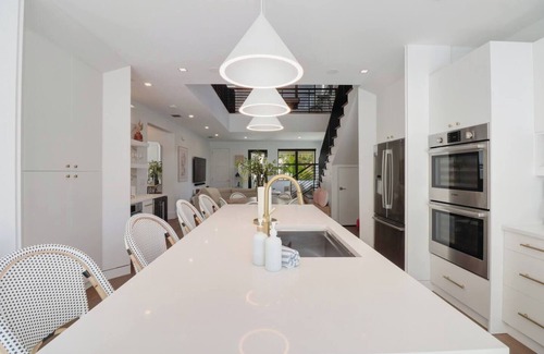 Lake Ida Shores Apartment | The Dream Delray/4 BR En-suite Pool Home