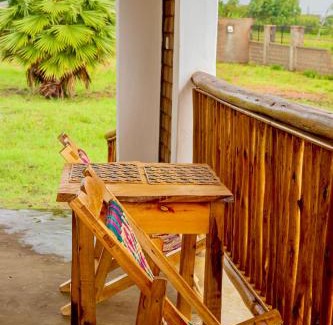Kasese Ski Chalet | The Dream Experience Lodge - Support an Orphanage