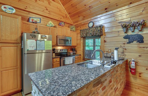 Sevierville Cabin | ‘The Dreamer's Nest’ Sevierville Cabin w/Hot Tub!
