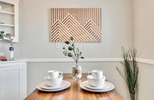 Lower Greenville Apartment | The Dreamy Escape on Lower Greenville