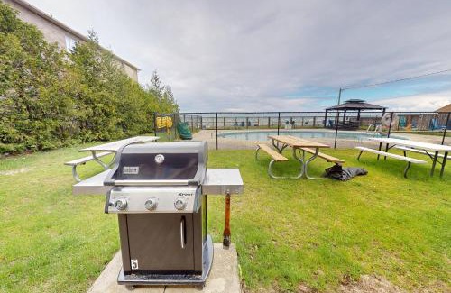 Wasaga Beach Apartment | The Driftwood Deck 5B