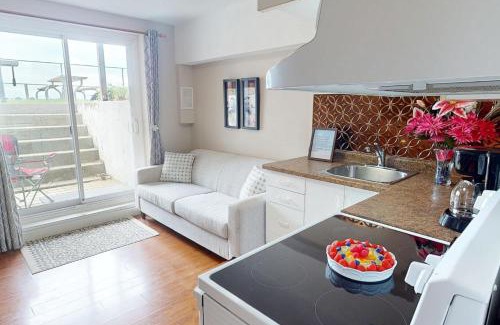 Wasaga Beach Apartment | The Driftwood Deck 5B