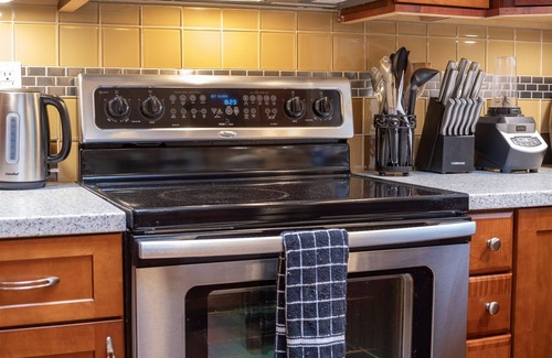 Packwood Cabin | The Drizzly Grizzly | Hot Tub | 4 Bed, 3 Bath