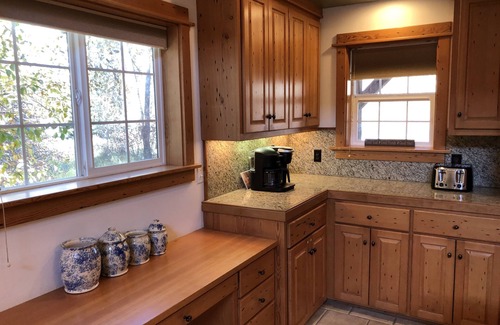 San Juan River Village House | The Drop Inn - Large Home! Close to Wolf Creek, on San Juan River, Hot tub