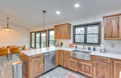 Sugar Tree House | 'The Duck Farm' Sugar Tree Hideaway w/Yard!