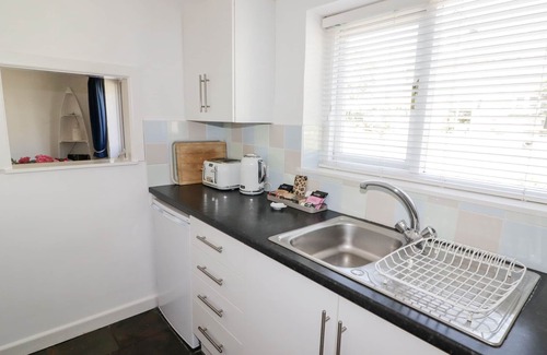 Haverfordwest Cottage | THE DUCK HOUSE, pet friendly, with open fire in Wolfscastle