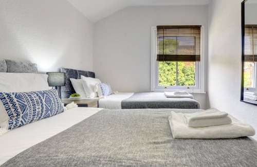Bedford Villa | The Dudley | Rustic Victorian House with Garden | eco-Short Term Let by SILVA
