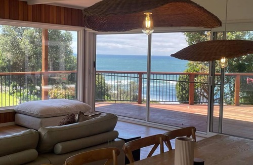 Lake Tyers Beach House | The Dunes *Beachfront* Lake Tyers Beach