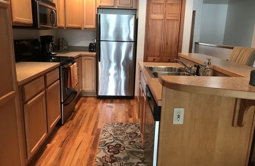 Florence Condo | The Dunes: Old Town WIFI River Front Near restaurants & shops. New LR furniture!