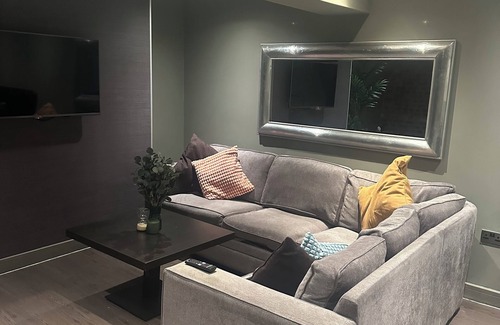 The Docks Apartment | The Duplex Hideout Apartment (Sleeps 6)