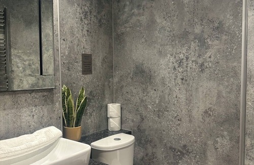 The Docks Apartment | The Duplex Hideout Apartment (Sleeps 6)