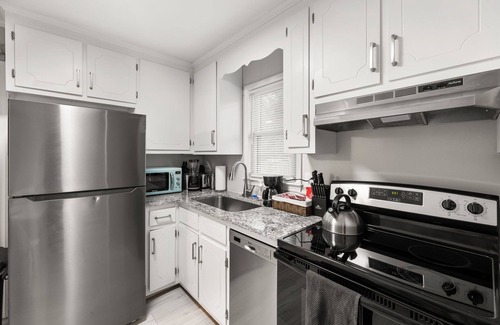 Durham Apartment | The Durham Nook~Cozy 1BR Hideaway Near Duke, Downtown & Peaceful Parks