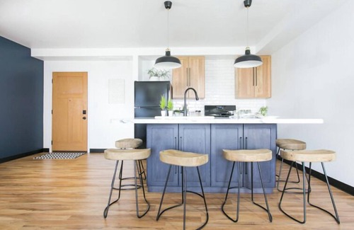 Millersburg Apartment | The Dwelling Apt 2 | Rooftop Terrace w/Grill + Fire Pit!
