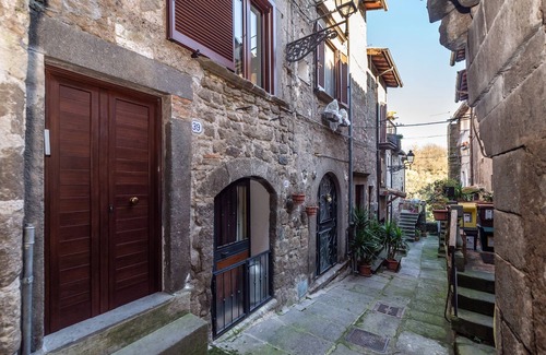Vitorchiano Apartment | The Dwelling in the Village