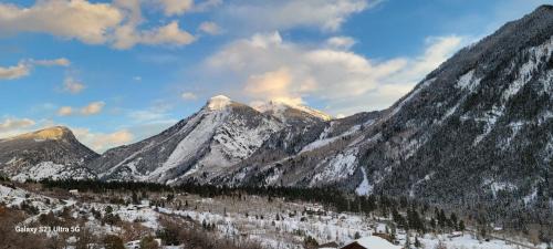 Carbondale House | The Eagle's Nest