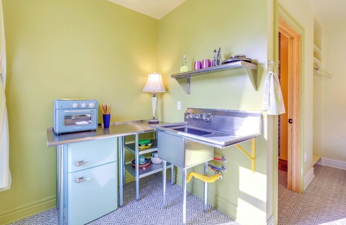 Smoketown Jackson Apartment | The ‘Eagle's Nest’ - Walk to Norton & UofL Health!