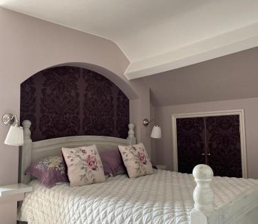Little Coxwell Bed & Breakfast | The Eagle Tavern