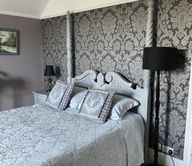 Little Coxwell Bed & Breakfast | The Eagle Tavern