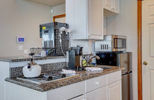 Burnet Cottage | The Eagles Nest on Lake Buchanan Dam | Cottage in Burnet