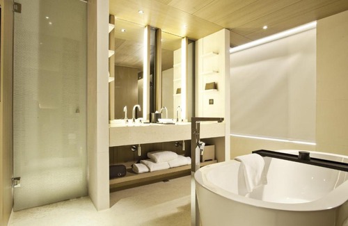 Downtown Hangzhou Hotel | The East Hotel Hangzhou