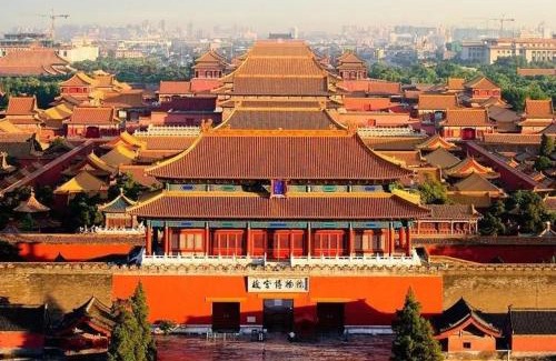 Dongcheng Hotel | The East Hotel-Very close to the Drum Tower,The Lama Temple,Houhai Bar Street,and the Forbidden City,There are many old Beijing traditional hutongs around the hotel ,Experience the culture of old Beijing hutongs,Near Exit A of Shichahai on Metro Line 8