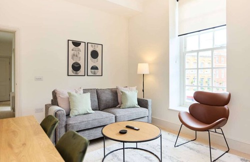 St. Dunstan's Apartment | The East London Mile Crib - Bright 2bdr Flat