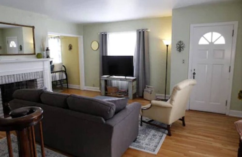 Morris House | The East Side Inn is a charming little house in the small town of Morris, Minnesota.