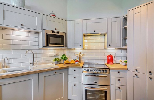Wymondham Apartment | The East Wing - Three Bedroom Apartment, Sleeps 6