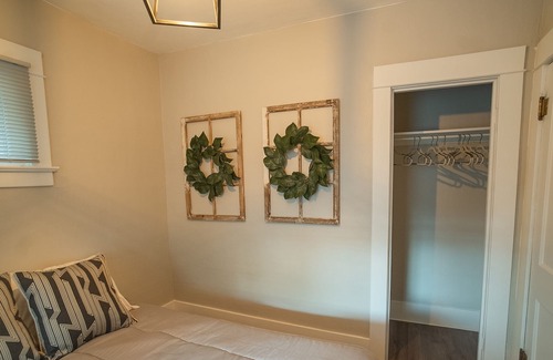 Lansing House | The Eastside Inn