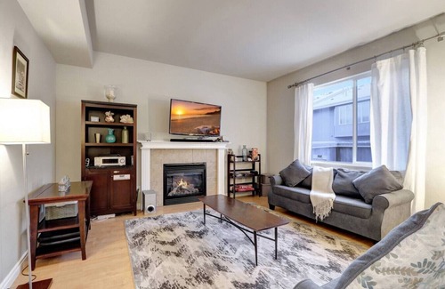 DeBarr Vista House | The Eastside Townhome Of Ophir