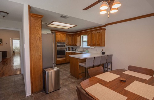 Keller House | The Eastwood Cottage - Private Swimming Pool, Basketball Hoop, Ping Pong Table, & Private Entry Gate