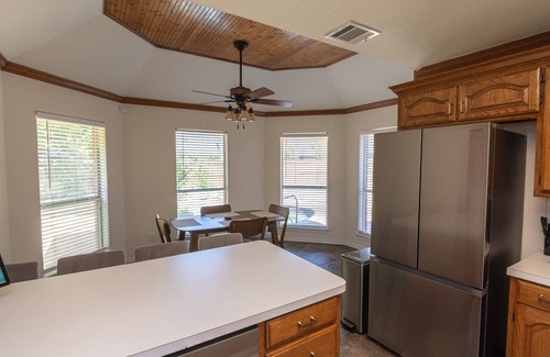 Keller House | The Eastwood Cottage - Private Swimming Pool, Basketball Hoop, Ping Pong Table, & Private Entry Gate