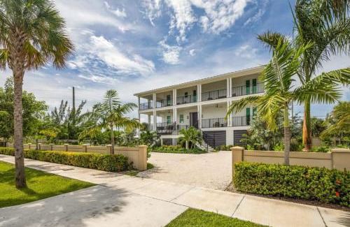 Key West House | The Ebberly House - Amazing Pool in Gated Community